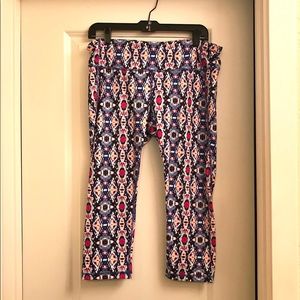 Gap Fit G-Fast Capri tights in tribal print